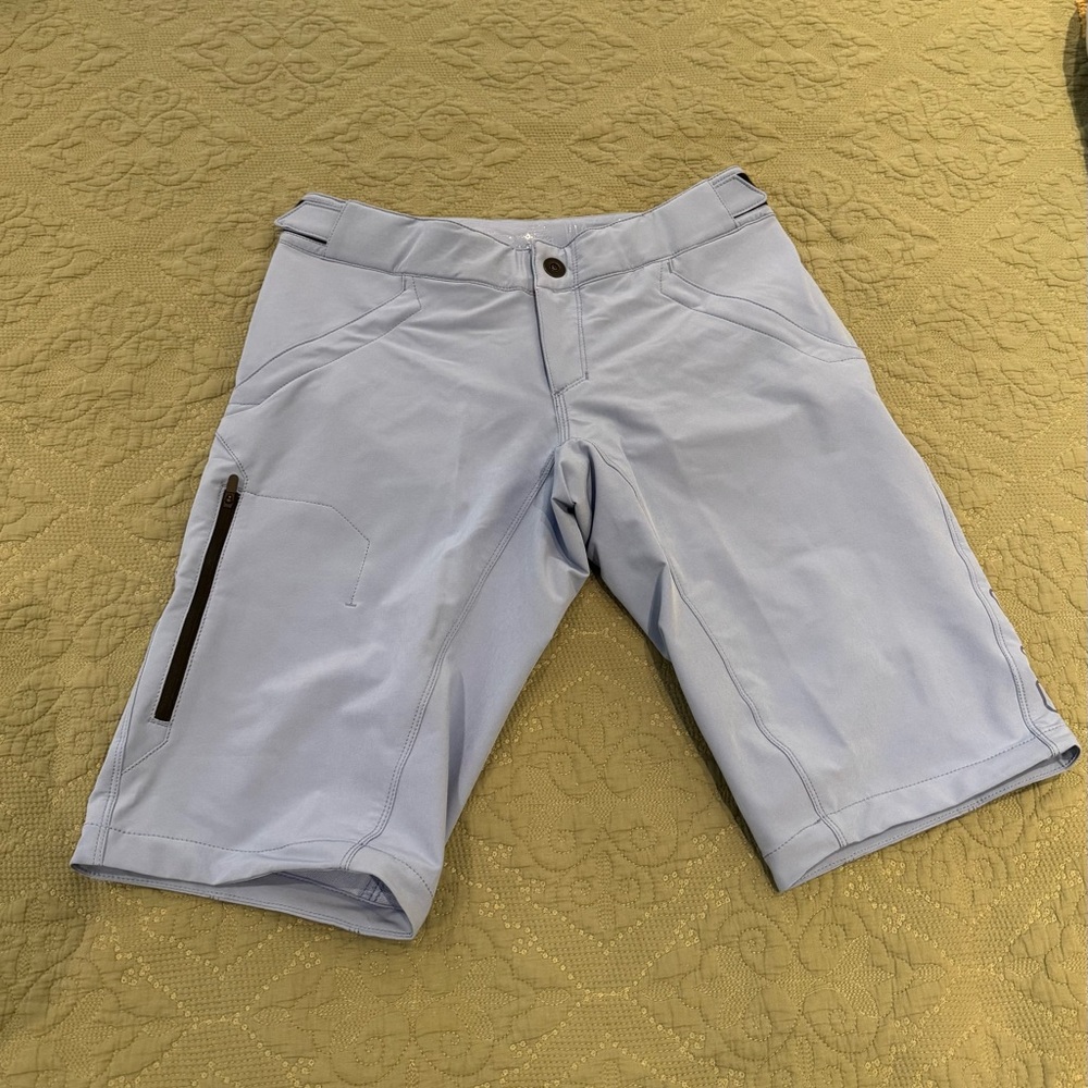 Women’s periwinkle mountain bike shorts size M Troy Lee designs.
